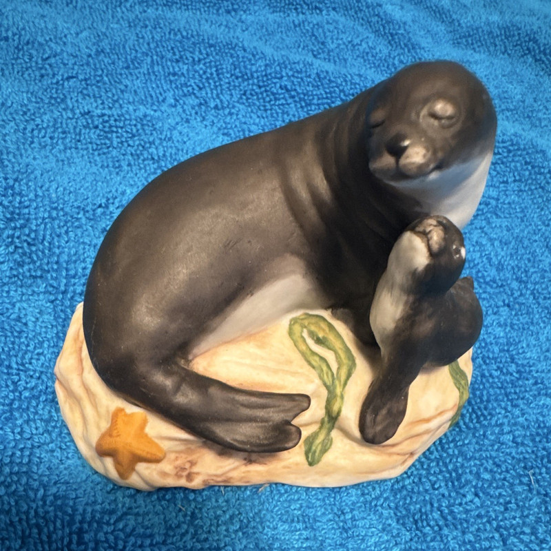 Franklin Mint Hawaiian Monk Seal & Pup Porcelain Figurine Sculpture