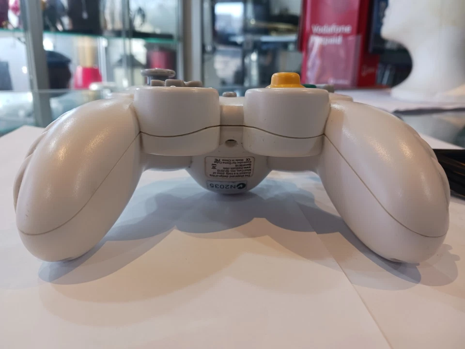 MAD CATZ WIRED CONTROLLER FOR NINTENDO GAMECUBE - Image 2 of 4