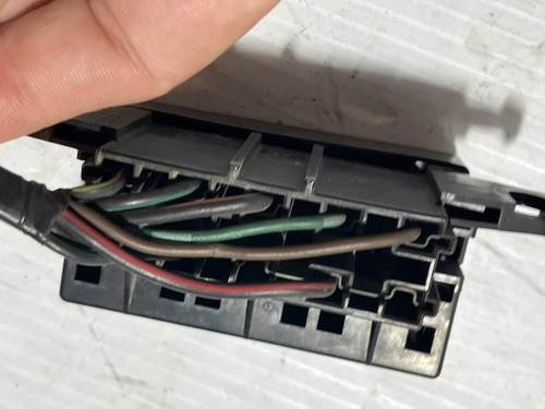 1997 Suzuki GSXR 750 Fuse Box Plug (OEM) - Picture 10 of 17