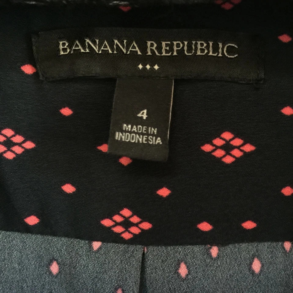 Женский комбинезон с откидными карманами Banana Republic размер 4 черный розовый с принтом рукав 3/4 - Изображение 2 из 4