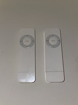 Apple iPod Shuffle 1st Generation Set Of 2  1gb White A1112 One Works One Doesnt