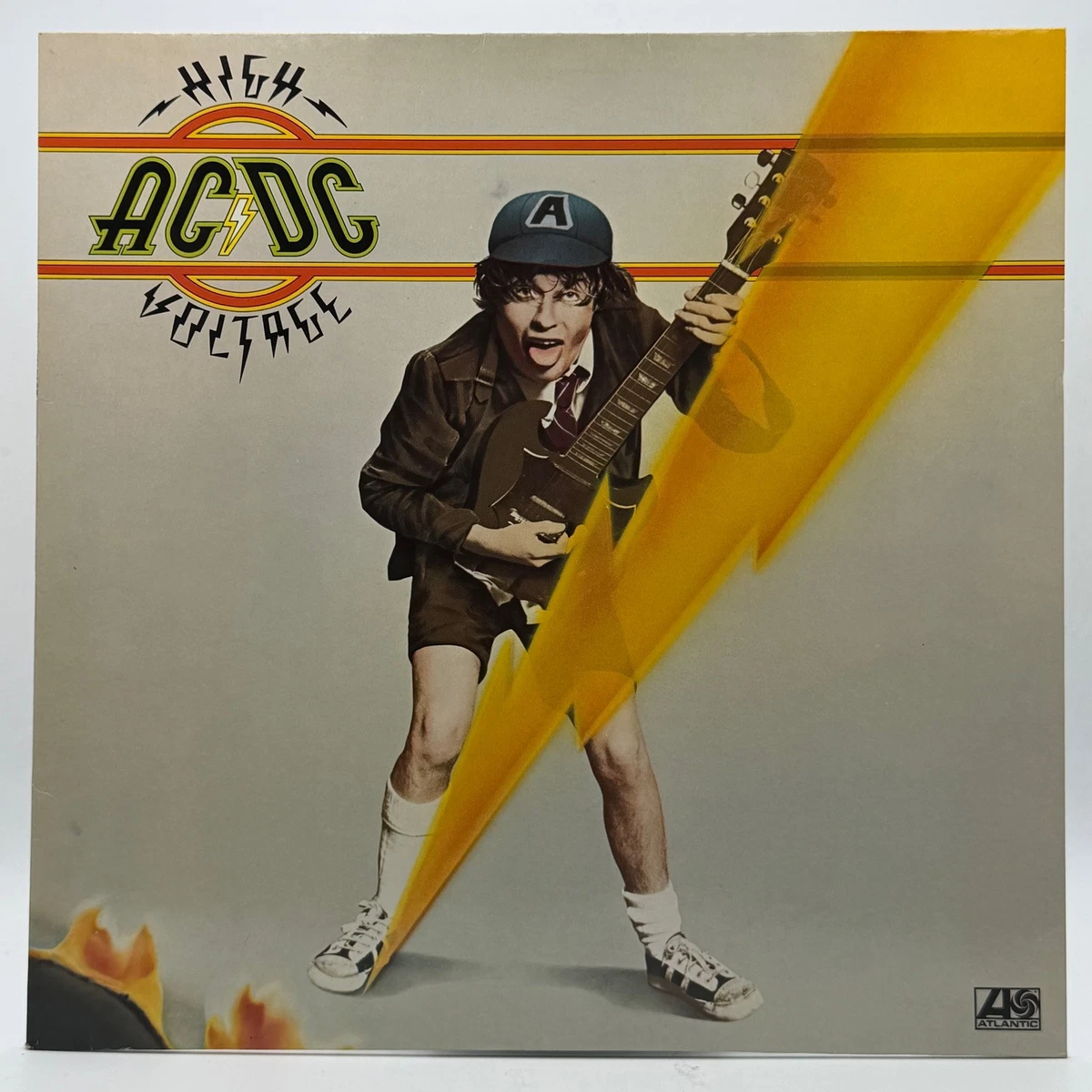 AC/DC - HIGH VOLTAGE (33 RPM - EUROPE - FIRST PRESSING)