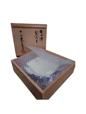 Rare item illustrated Karatsu plate made by Taroemon Nakazato the 13th