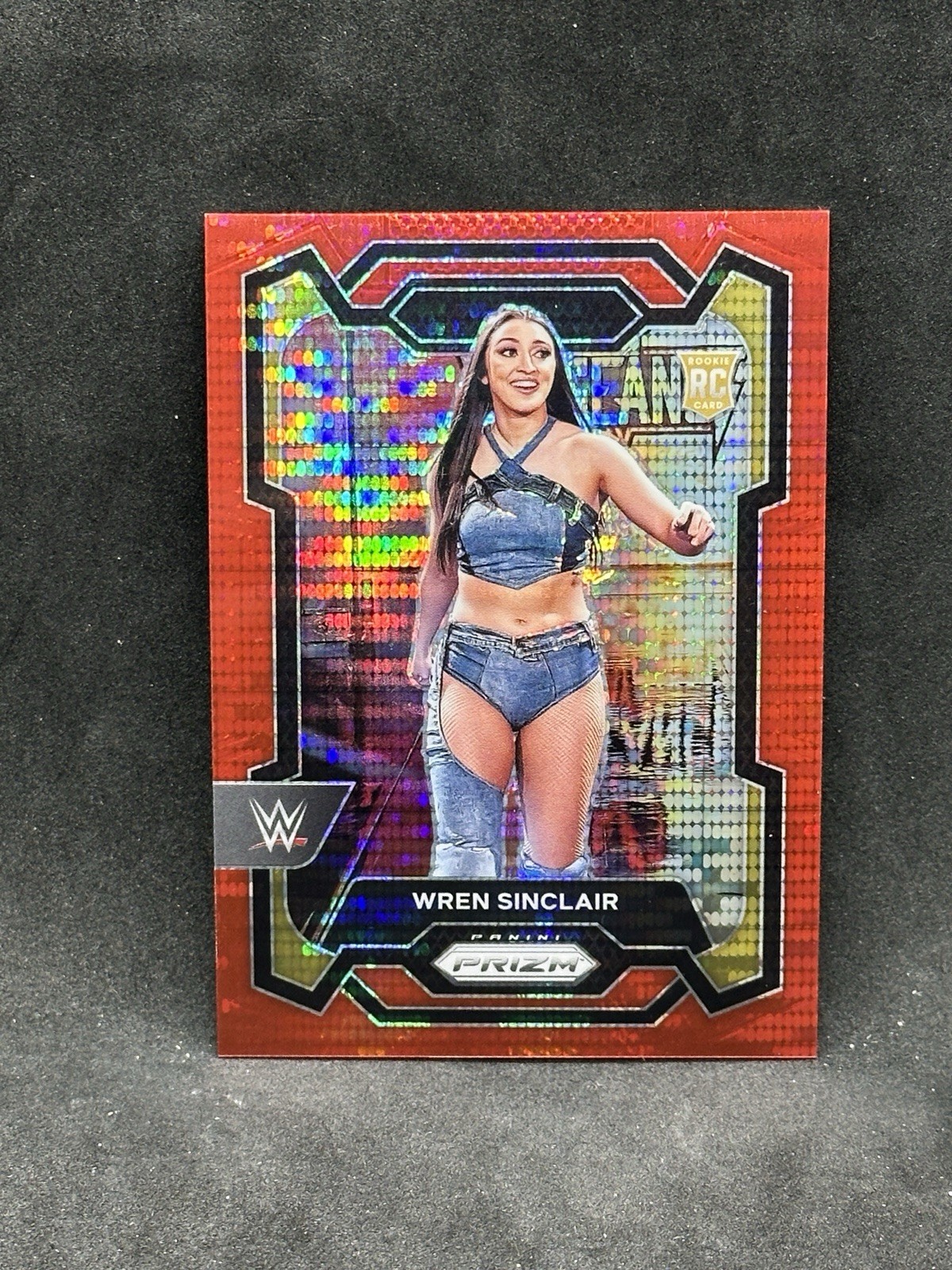 2024 Panini Prizm WWE - Red Pulsar Prizm #195 Wren Sinclair /399 (RC)
