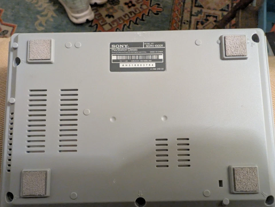 Sony PlayStation Classic Mini con 1 mando SCPH-1000R PS1 probado funcionando Foto 2 de 4