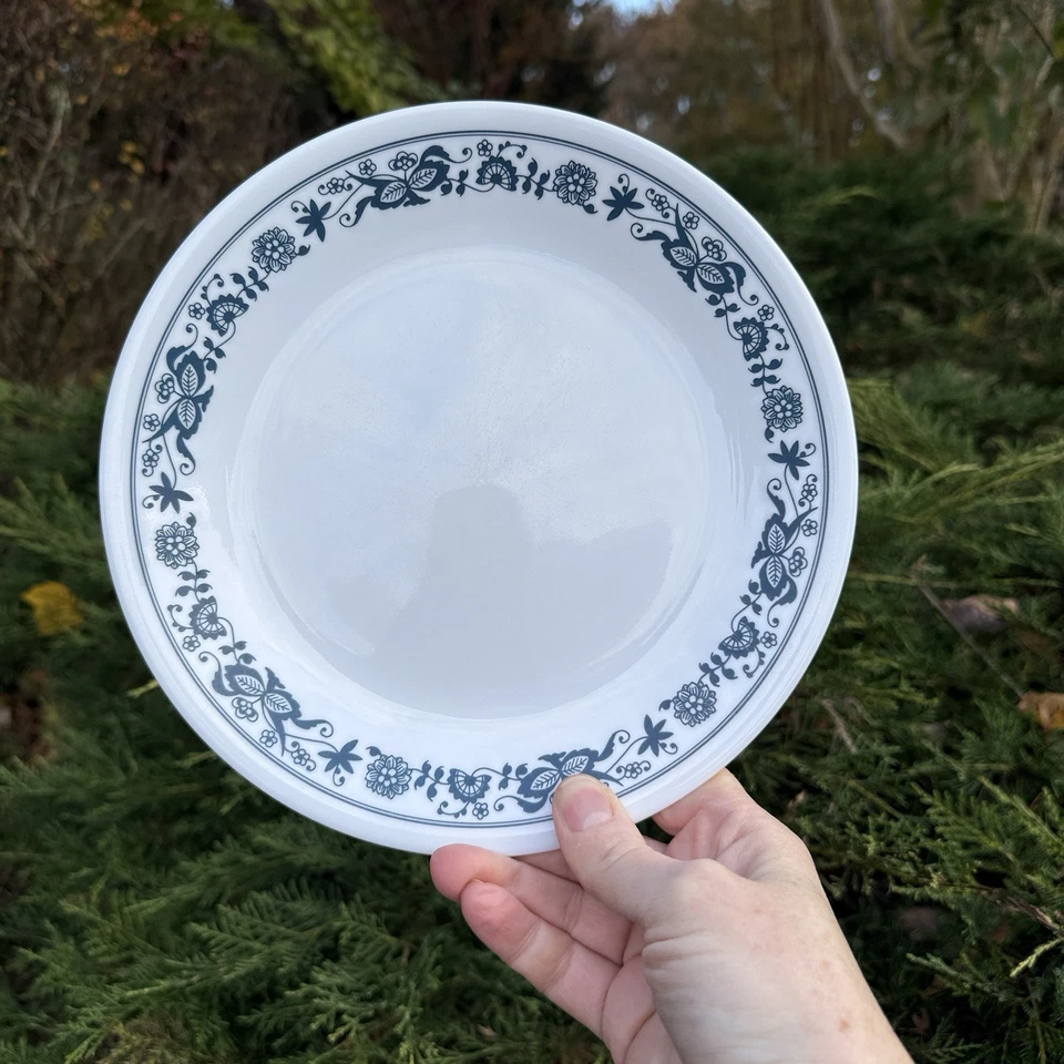 VTG Corelle Old Town Blue Onion Dishes 12 Piece Set Dinner Lunch Plates Bowls - Image 3 of 4