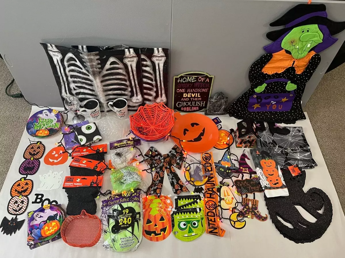 Halloween Decorations Huge Lot Over 30 items for one low price
