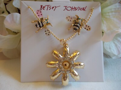 68. Betsey Johnson Bee necklace,Headband, socks honey set BETSEY JOHNSON LOVELY WHITE SUNFLOWER NECKLACE AND BEES  main image 4