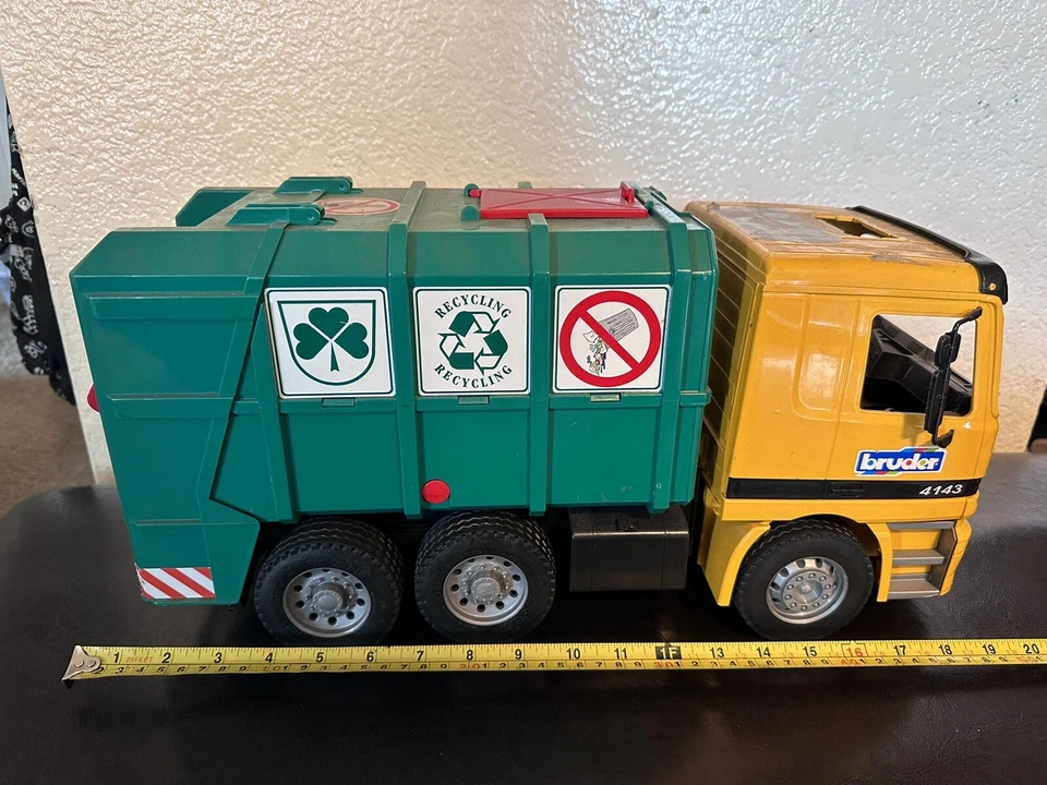 Bruder MB Actros Mercedes Benz Garbage Recycling Truck 4143 Furth Germany - Image 2 of 4
