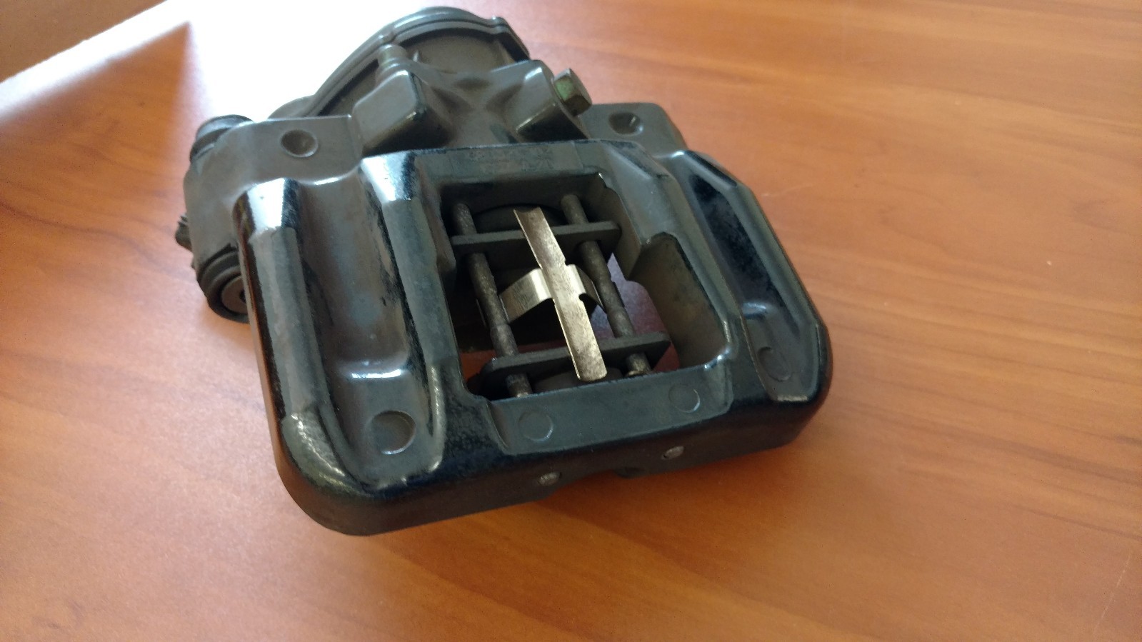 MCLAREN MP4-12C PASSENGER RIGHT SIDE E BRAKE CALIPER OEM 11C0054CP