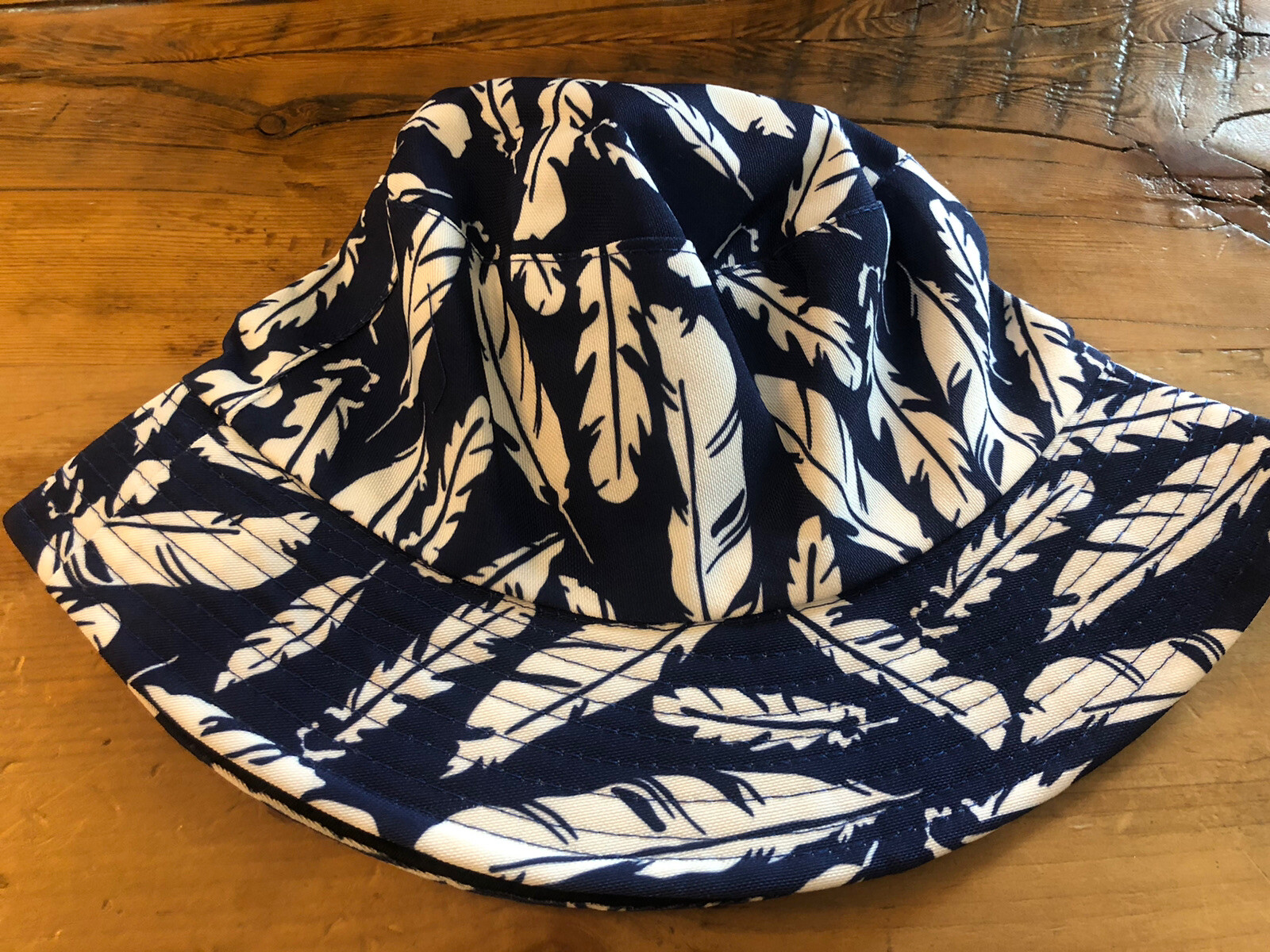 White Feather Bucket Hat for Fishing Safari Summer Sun Protection NIB-image