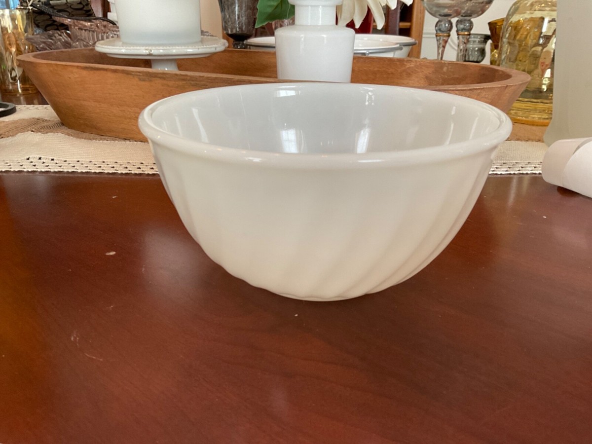 Vintage Anchor Hocking Fire King Glass Mixing Serving Bowl Swirl 