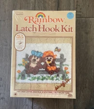 New Vintage Rainbow Creations Latch Hook Kit "Courtin" Bears  20"x27"