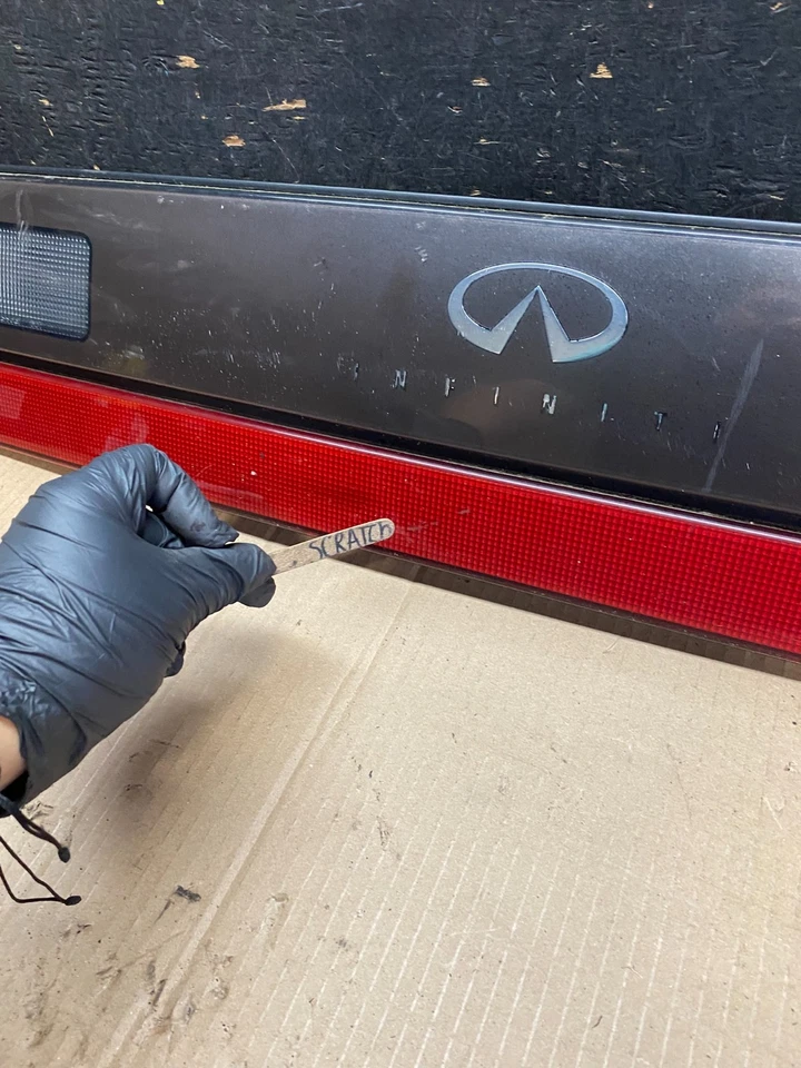 Luz trasera Infiniti Q45 1990-1993 maletero central tapa OEM Q2993 DG Foto 4 de 4