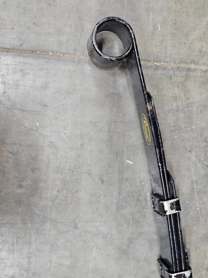 Montaje de resorte de hoja Crown Automotive 4886185AA para Jeep Cherokee 1984-2001 Foto 3 de 4