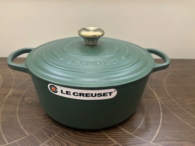 Le Creuset Signature Enameled Cast Iron Round Dutch Oven 5.5 qt New color FORET