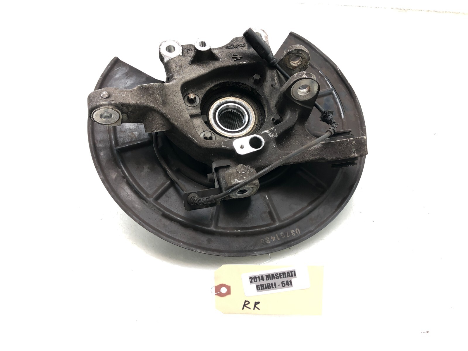 2014-2019 MASERATI GHIBLI S AWD RIGHT PASSENGER REAR SPINDLE KNUCKLE HUB OEM.