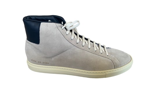 NUEVO - Common Projects Retro Gamuza Alta Blanco/Azul Marino -2344-Precio de venta sugerido por el fabricante $524 - Imagen 3 de 4