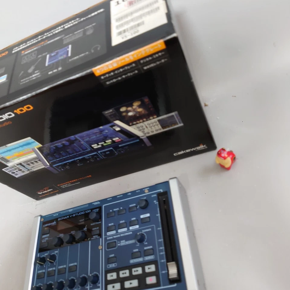Roland SONAR V-Studio 100 USB Audio Interface Mixer Recorder with Box free shipp - Image 2 of 4