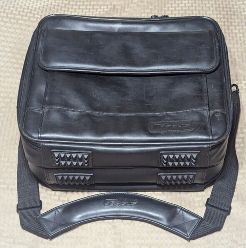 Targus Genuine Leather Universal Notebook/Laptop Carrying Case OCU2 - Black - Afbeelding 2 van 5