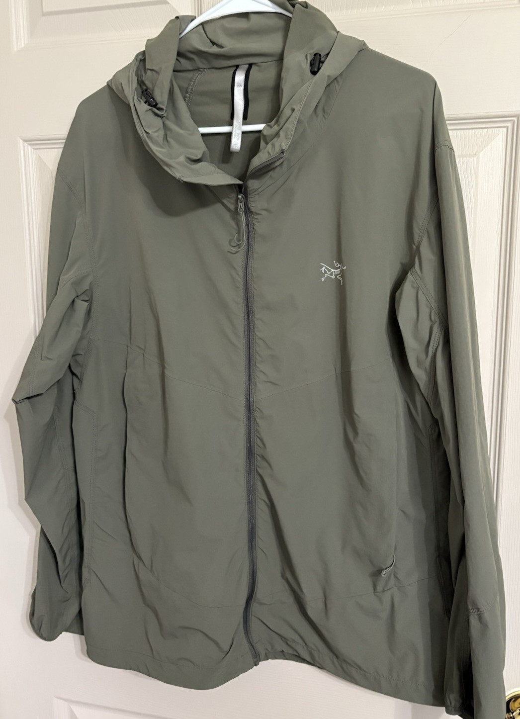 CHAQUETA DE LLUVIA LIGERA ARCTERYX CON CAPUCHA Talla XL Verde Oliva