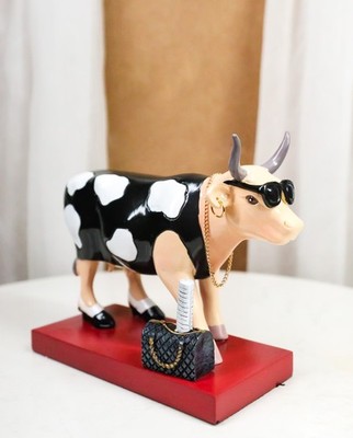 Cow Parade Diva Goddess of Fashion A Bull With Black Purse