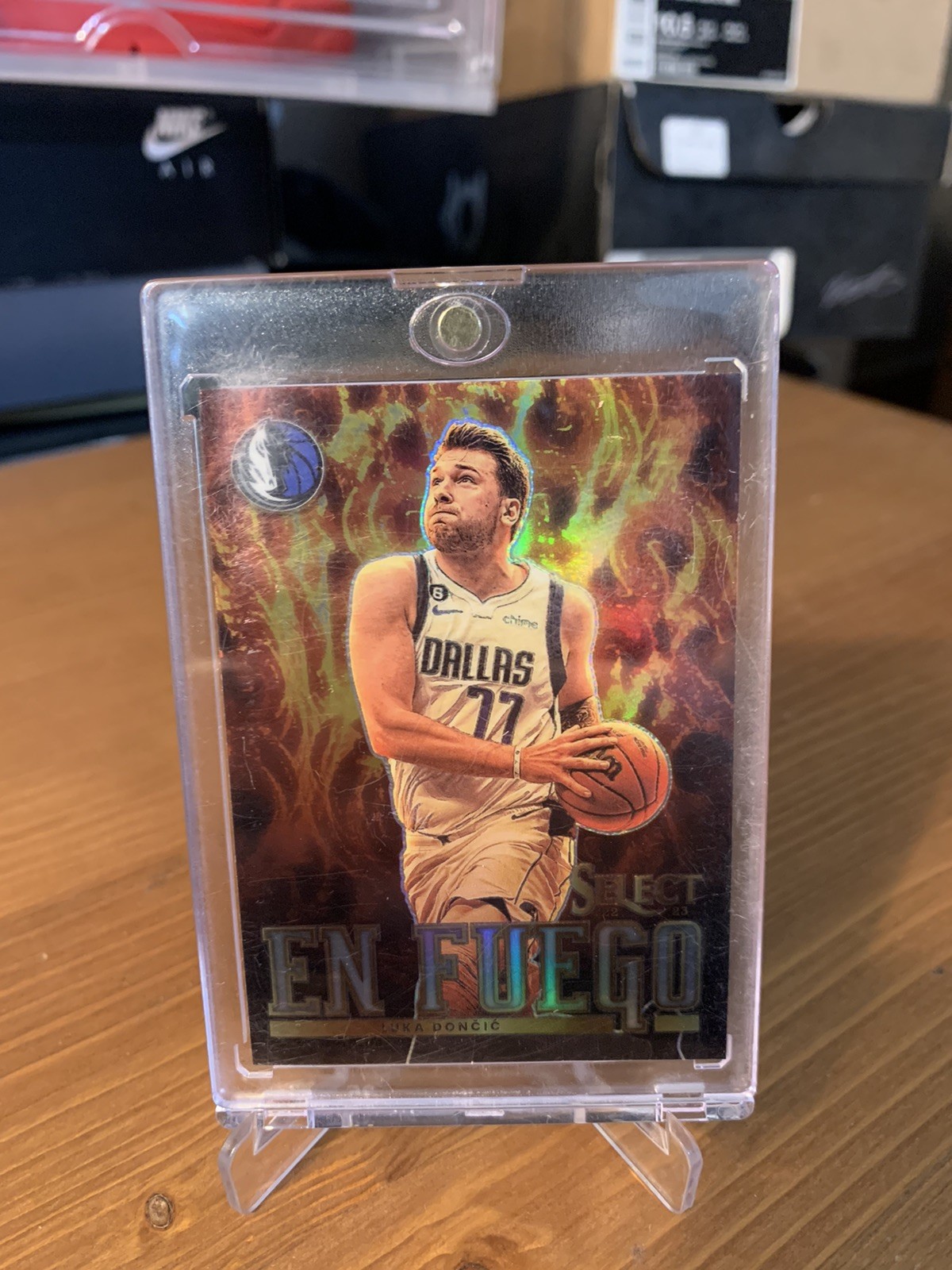 2022-23 Panini Select #2 Luka Doncic En Fuego Holo Sp Mavericks