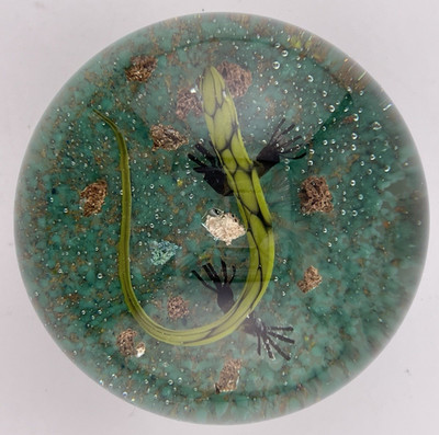 Vtg Harold J. Hacker Green/Black Lizard With Full Signature Glass Paperweight