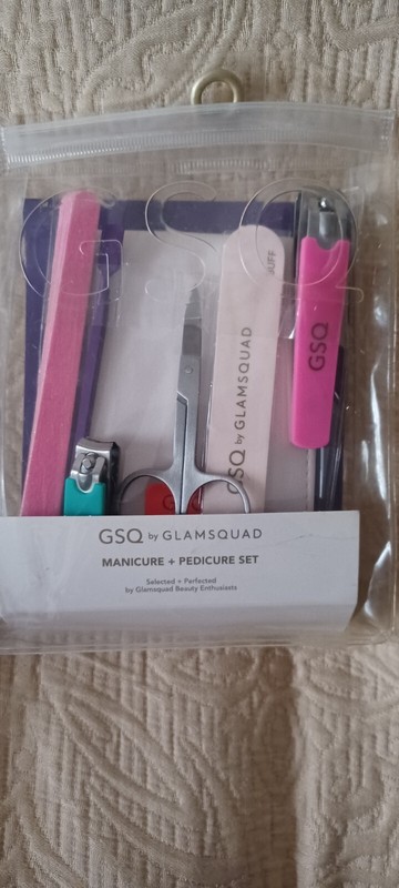 NIB-NEW IN BOX GSQ by Glamsquad Manicure + Pedicure Set but in damaged packaging