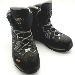 water resistant hiking boots
