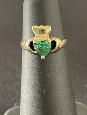 14KT YELLOW GOLD LAB CREATED EMERALD CLADDAGH HEART RING - SIZE 2.75  S216 