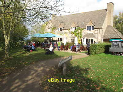 Foto 12x8 Sitzplätze im Freien im Snowshill Manor Cafe c2017