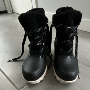 Sorel women’s Joan of arctic winter boot 9.5