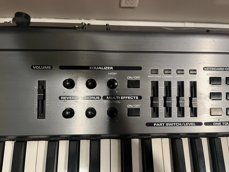 Roland Digital Piano RD-700 88-note Expandable Keyoboard - Image 3 of 4