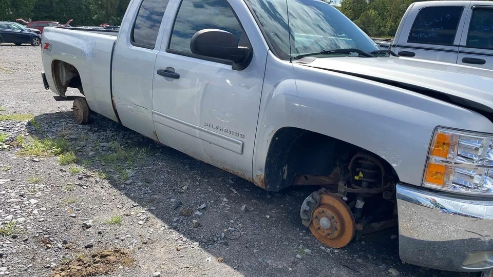11 12 13 CHEVY SILVERADO 1500 Air Conditioning AC Compressor - Image 3 of 4