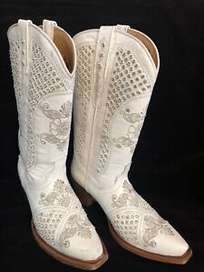 white cowboy boots with rhinestones