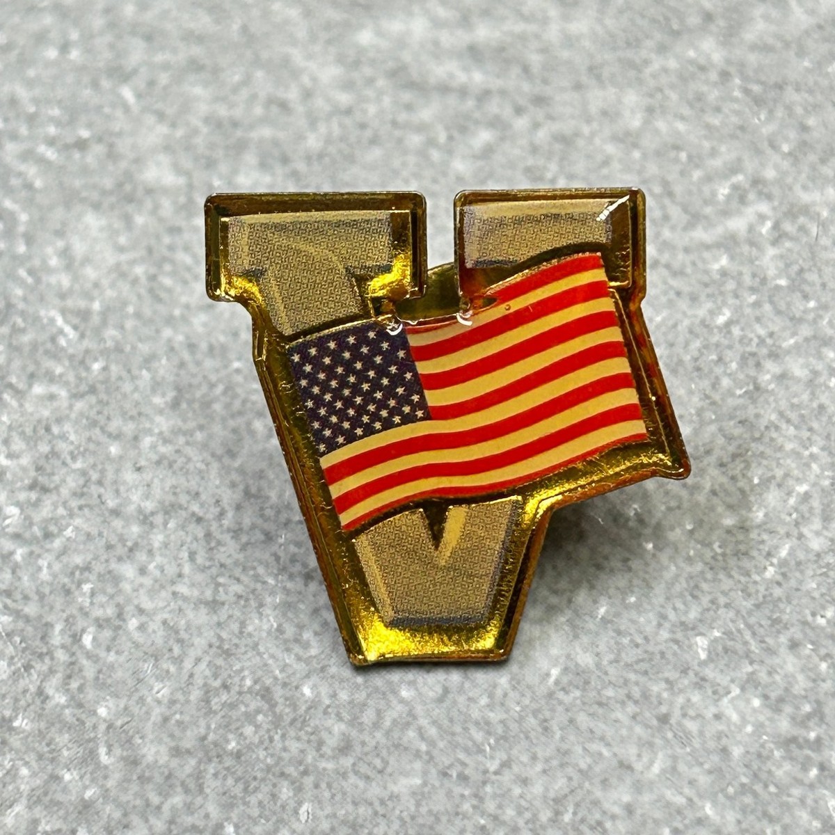 V for Victory Pinback Button American Flag WWII Era 1940s Lapel
