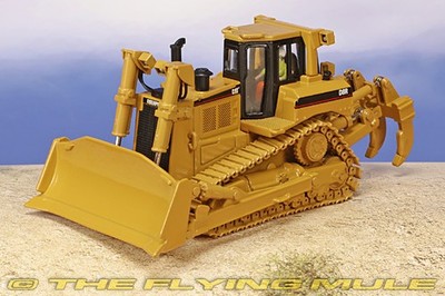 Diecast Masters 1:50 D8R Bulldozer