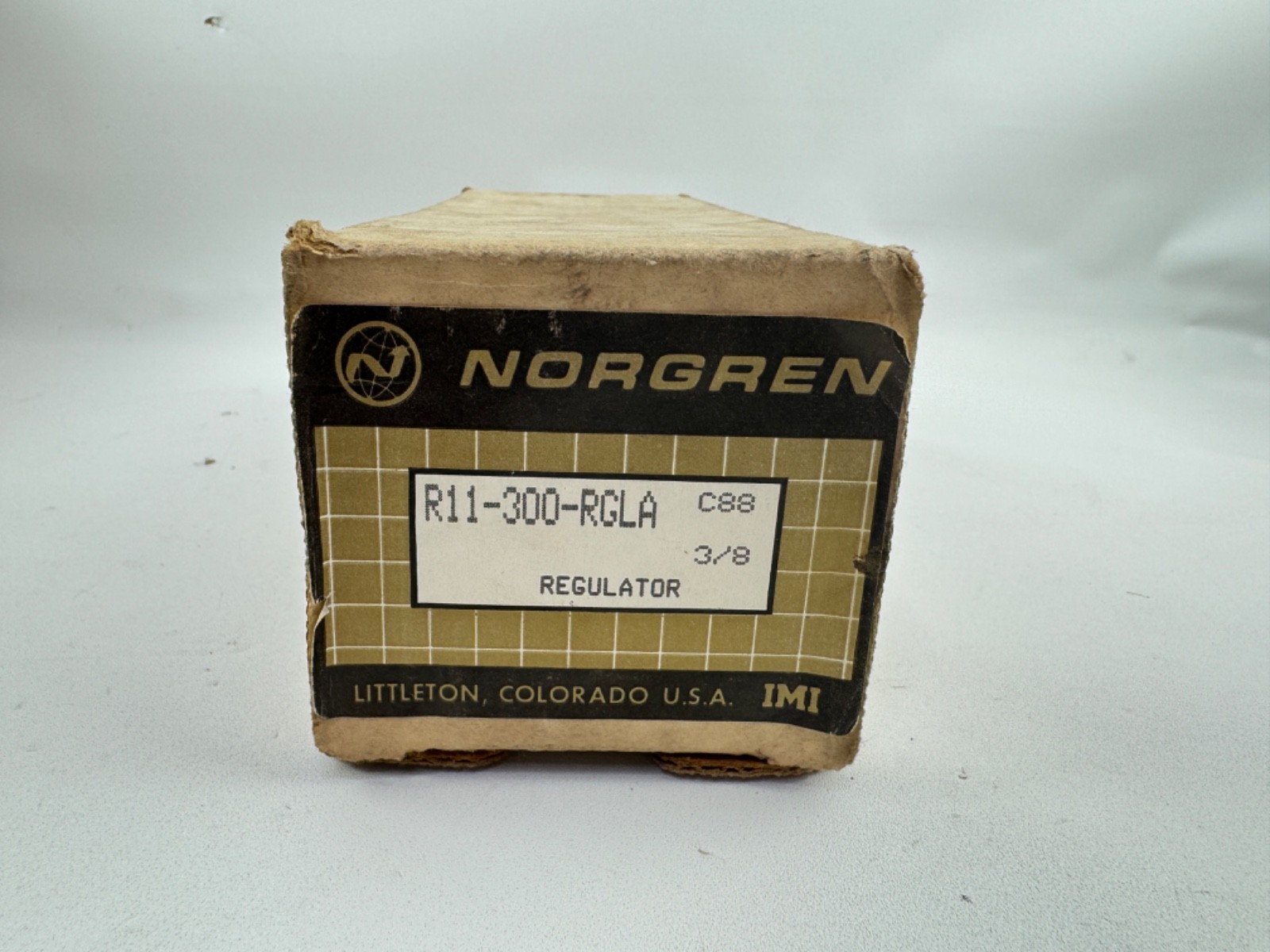 Norgren R11-300-RGLA Regulator, 300psi max inlet / 125psi Max Outlet