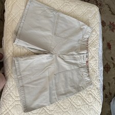 Levi  s Women  s Relaxed Cargo 550 Khaki Shorts