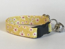 TINY DAISIES DAISY ON YELLOW PRINT ADJUSTABLE BREAKAWAY CAT COLLAR