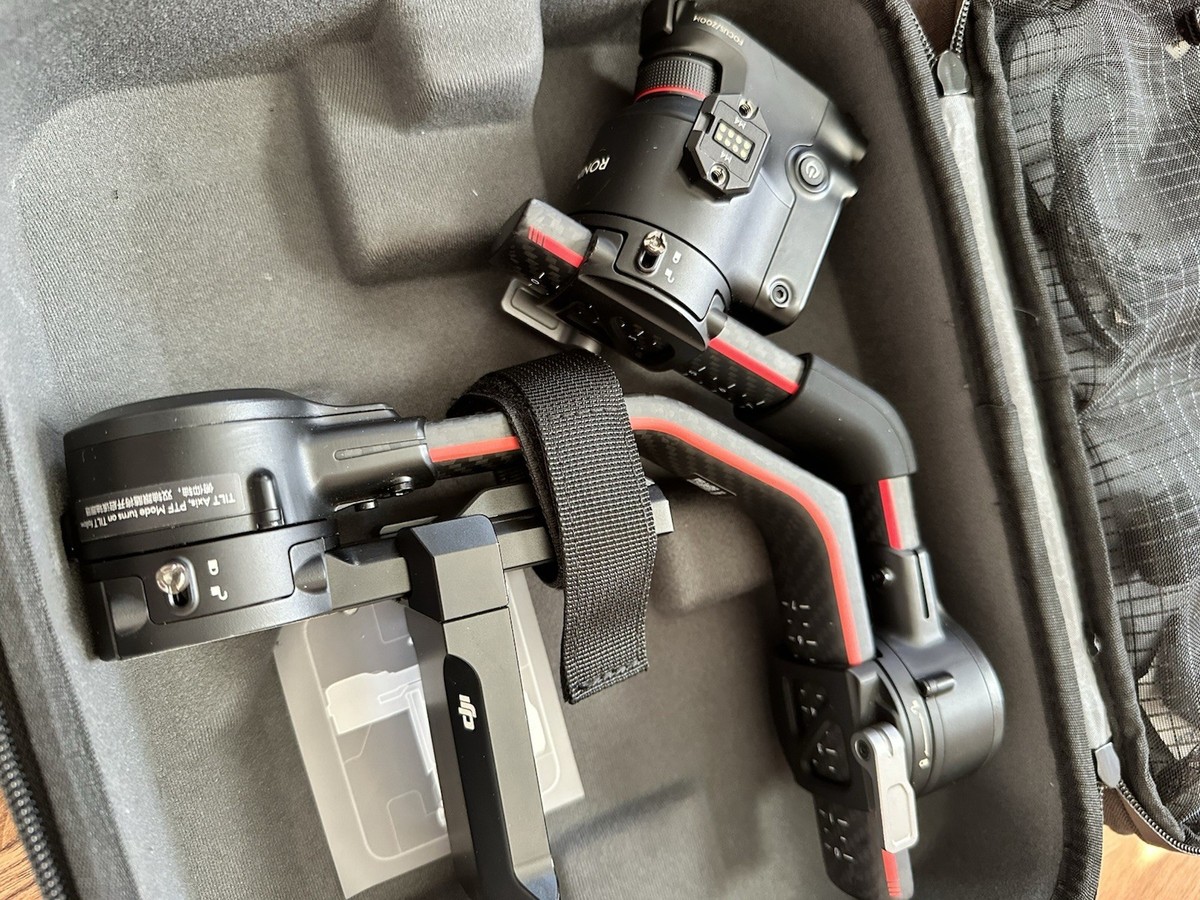DJI RS 2 Gimbal Stabilizer Pro Combo with 3D Focus System DJI RS 2 Gimbal Stabilizer Pro Combo with 3D Focus System