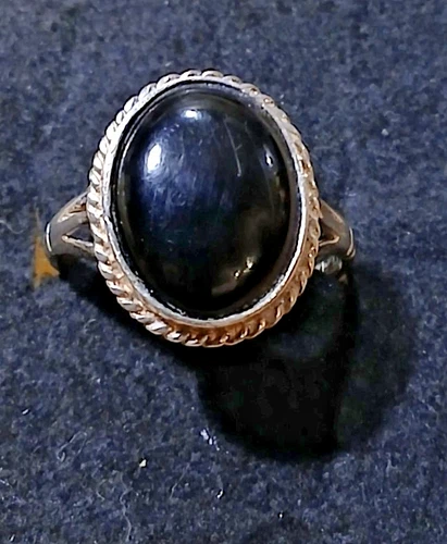 Vintage ring with Oval black onyx stone/ 925 silver/ wt 2.67g/UK size P