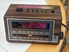 Vintage General Electric Radio Alarm Clock 80s Woodgrain Am /FM Digital ViDEO