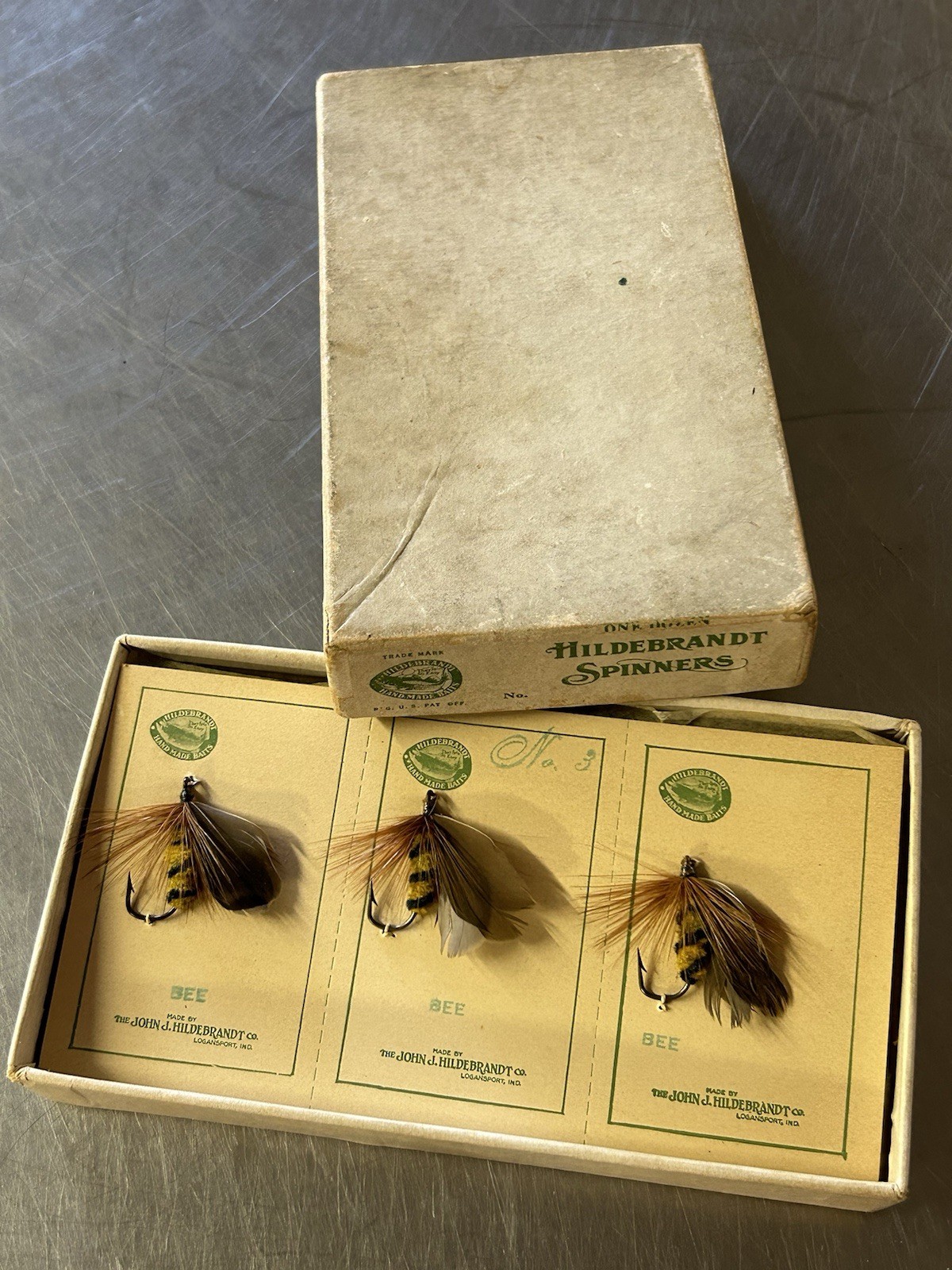 RARE VINTAGE HANDMADE BEE FISHING FLY NOS BOX OF 12 Hildebrandt Spinners Lure - Image 6