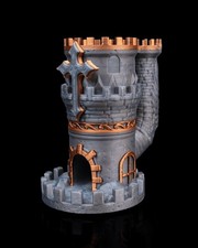 Zamek Dice Tower – Uchwyt na puszki dla graczy