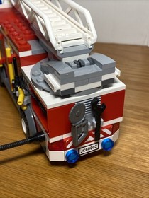Lego 2013 City Fire Truck 60002 Nearly Complete with Figures