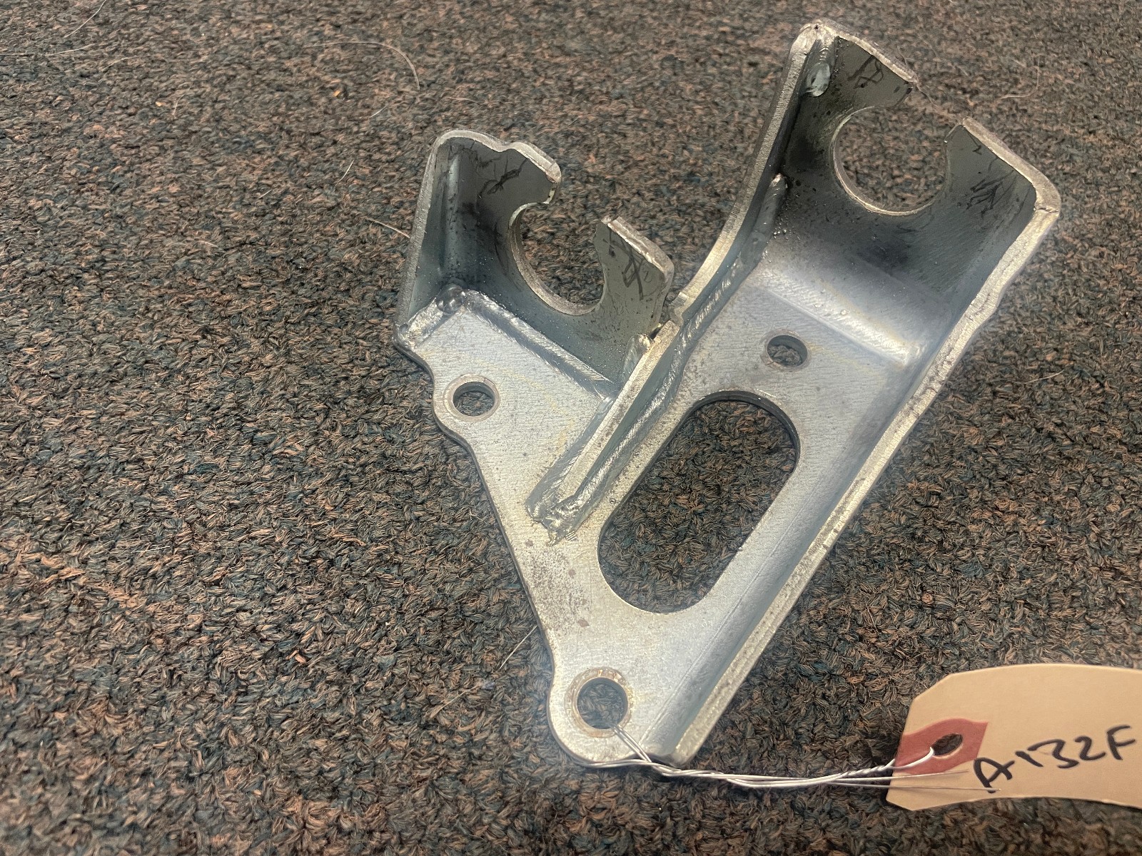 A132F6103S Abutment, shift cables to transmission, Lotus Evora