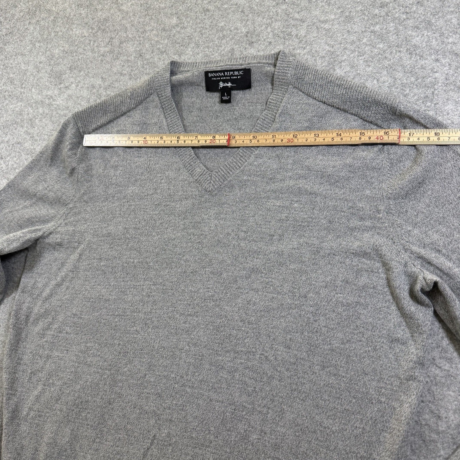 Banana Republic Merino Wool Sweater Mens L Light Gray V Neck Soft Knit Preppy thumbnail 12