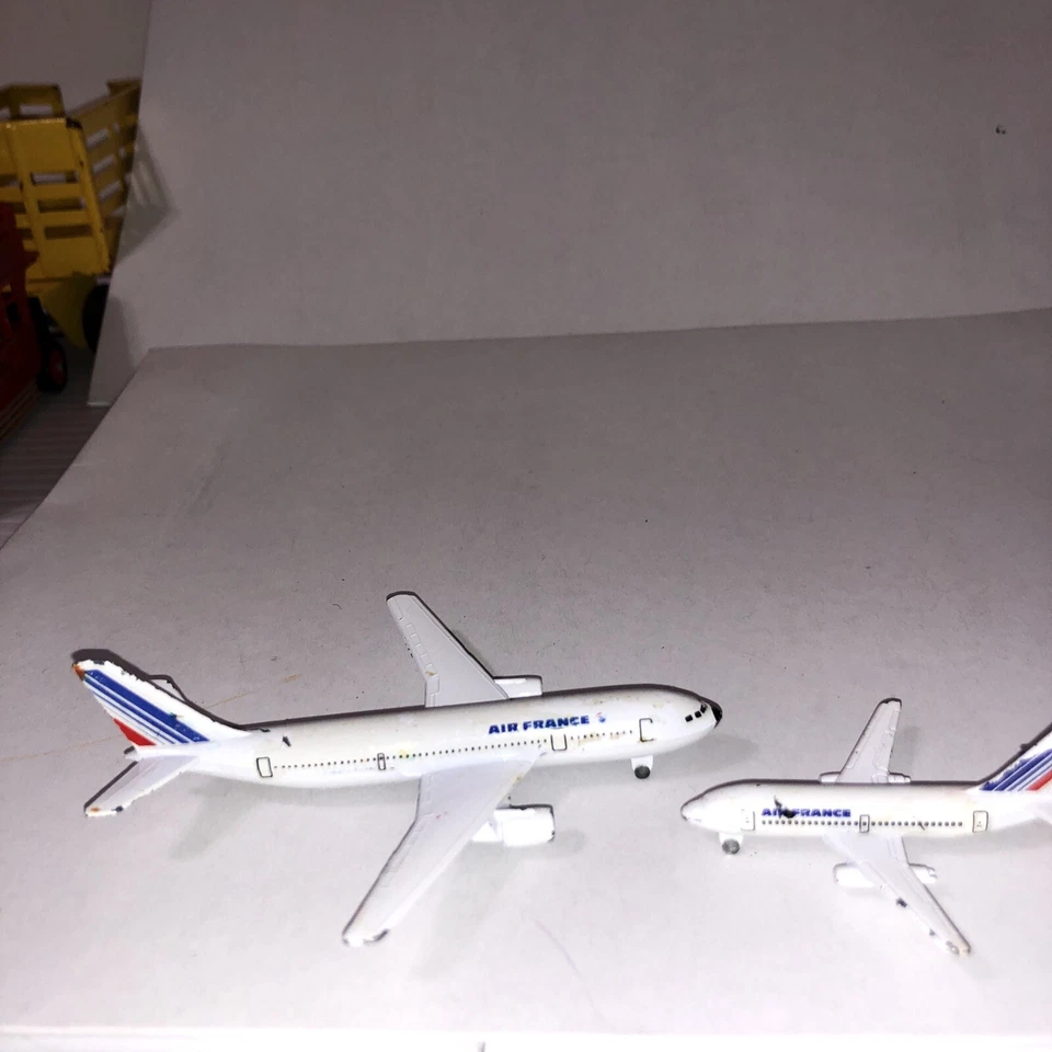 Lote de 2 Schabak 905 e Airbus 335-795 W Alemanha Diecast Passenger Air France - Imagem 3 de 4
